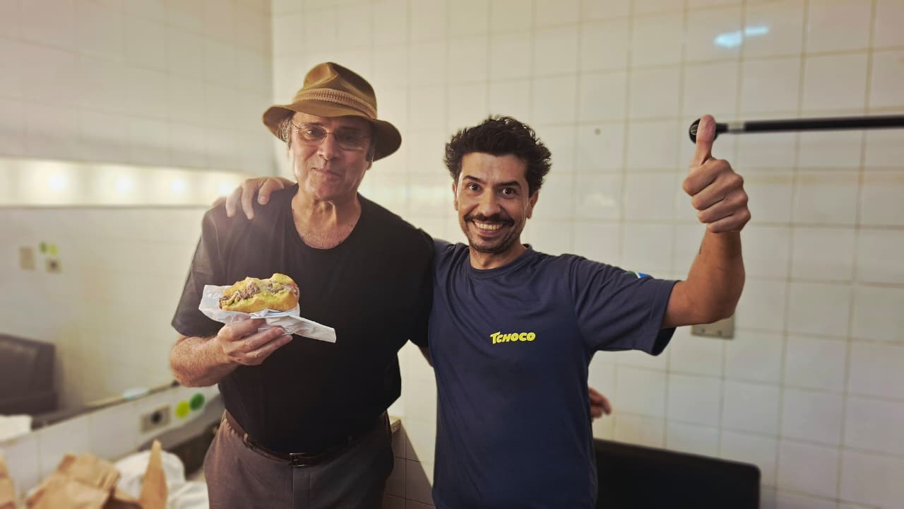Vencedor do Champions Burger realiza sonho em 2025: conhece Almir Sater na Bienal Pantanal
