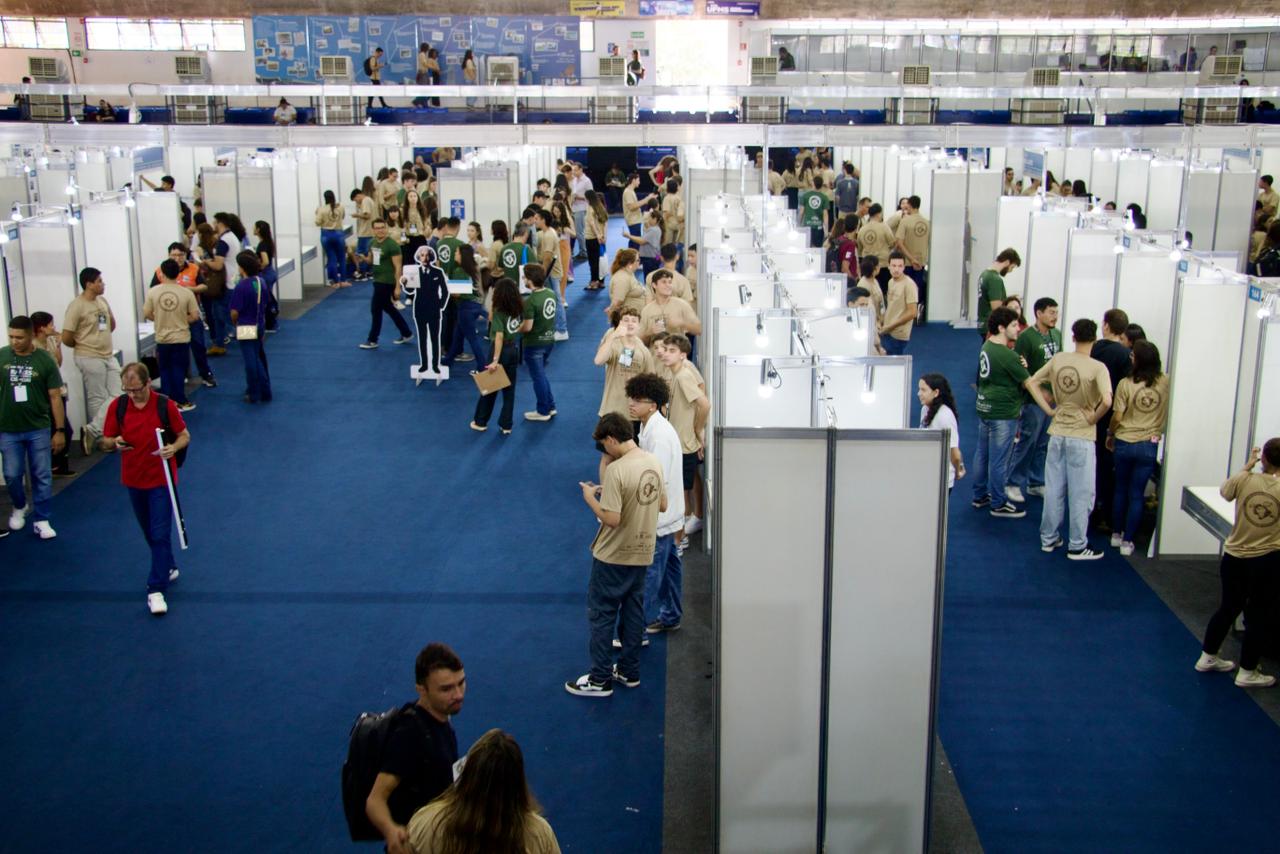 Governo de MS e Fundect levam 500 bolsistas à maior feira científica do Estado