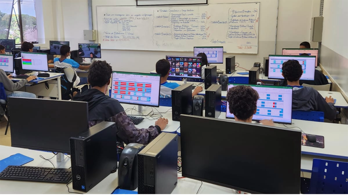 Senai abre mais de 2,7 mil vagas em cursos técnicos e de qualificação para atender demanda crescente da indústria