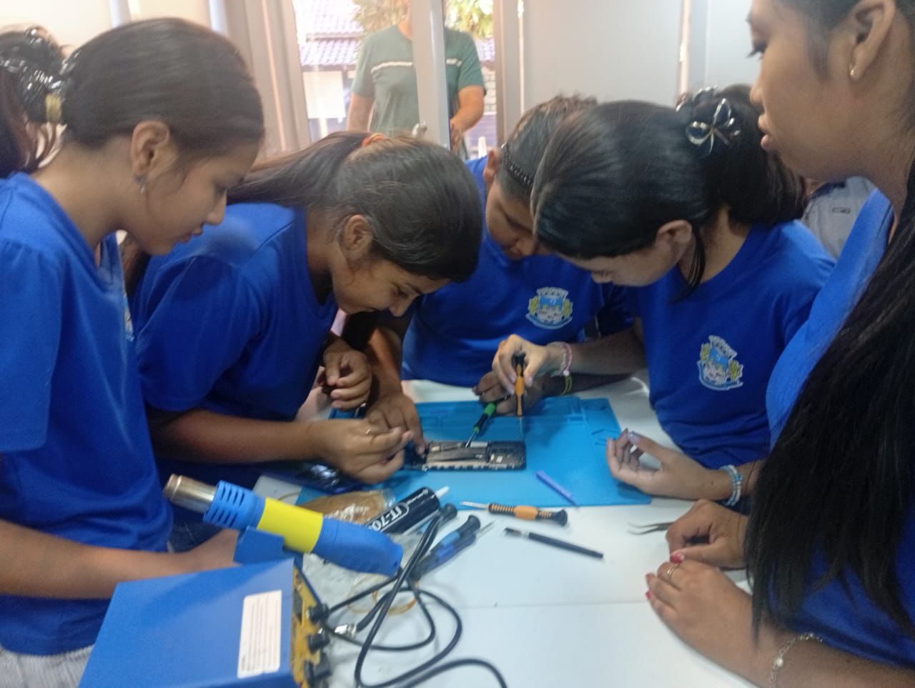 Carreta Digital certifica 550 alunos no Pantanal e avança em aldeias de MS