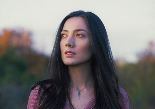 Cantora de Dourados lança clássico japonês com Lisa Ono e agenda no Japão