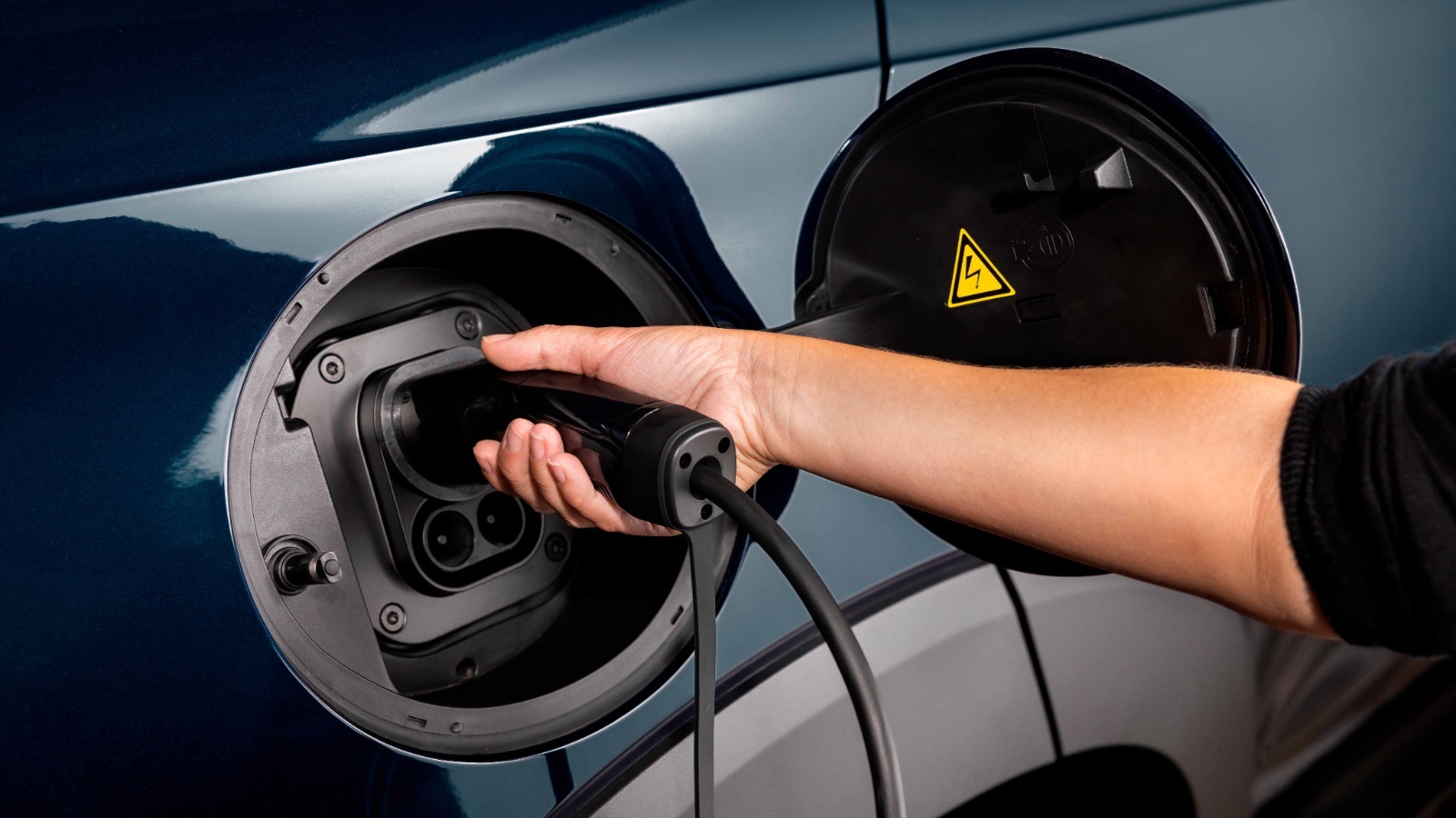 Cinco cuidados ajudam a evitar imprevistos em viagens com carro elétrico