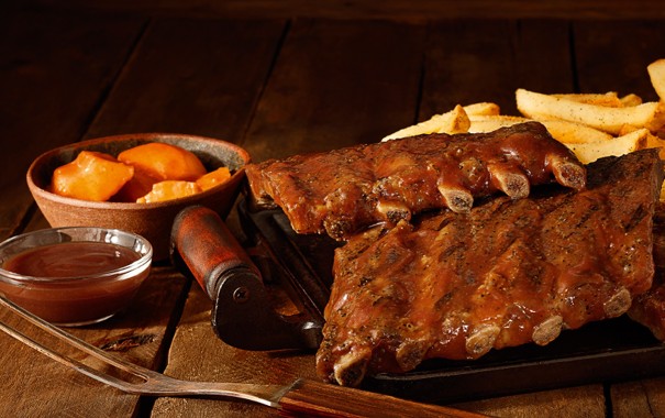 Outback celebra o Dia do Amigo com menu para dois